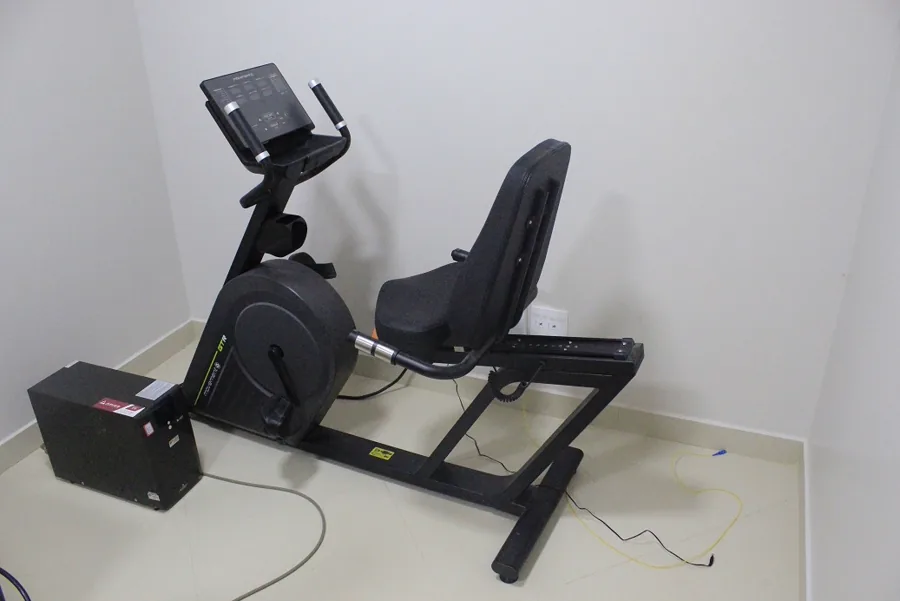 Bicicleta ergométrica horizontal em sala de exames do INCOR Rio Preto