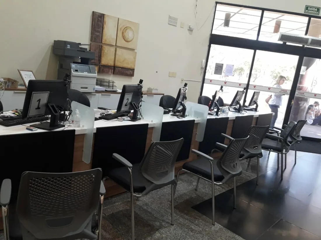 Guichês de recepção do INCOR Rio Preto junto à entrada do prédio